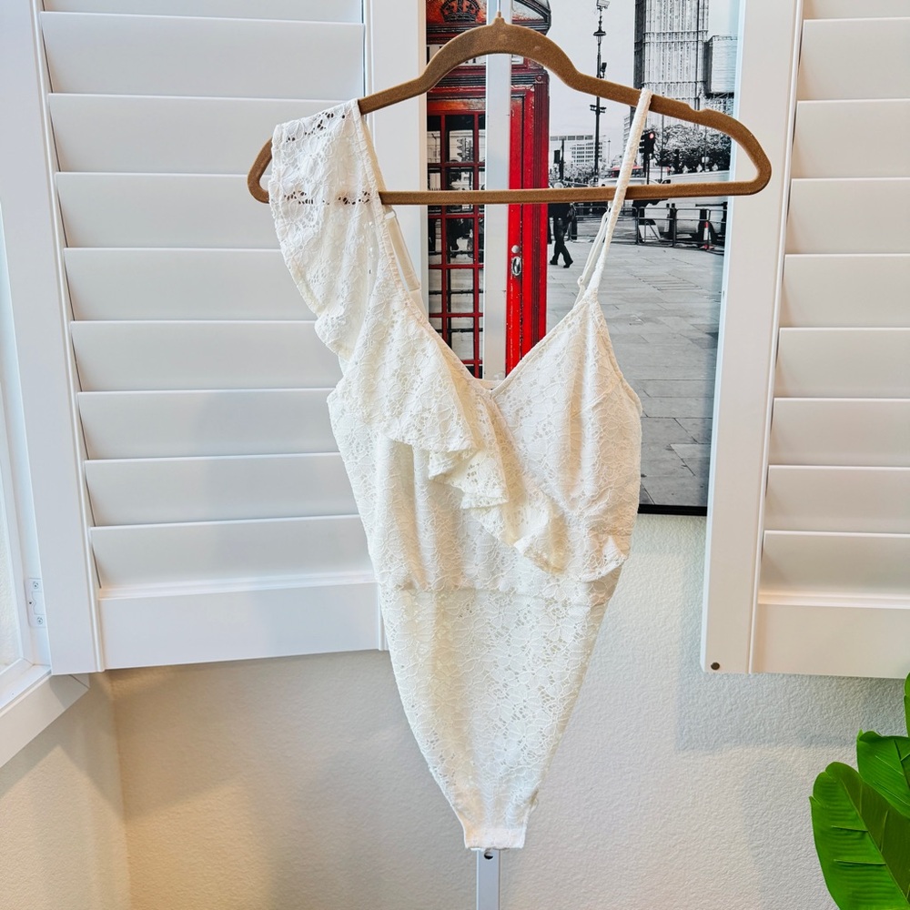 Sam Edelman. Size M.White Lace Bodysuit - Picture 1 of 8